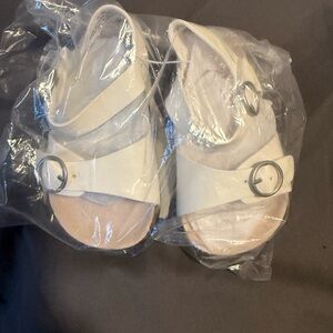 Old Navy White Leather-Look Toddler Sandals with Buckle 12-18mo